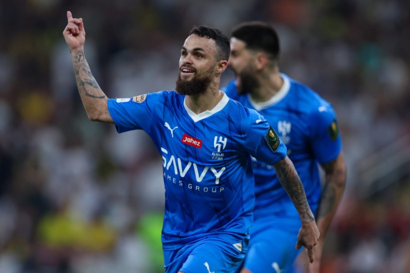 نجم الهلال السابق يقترب من العودة إلى الدوري السعودي